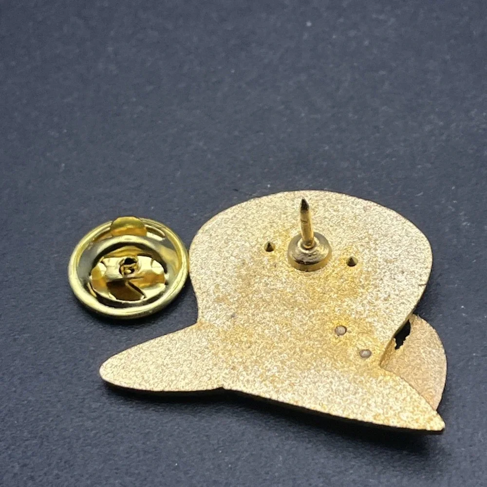 Kentucky Derby 133 Horse‎ Racing Visa Signature Credit Card Lapel Hat Pin